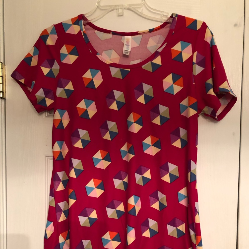 Lularoe ClassicXS  red with geometric pattern